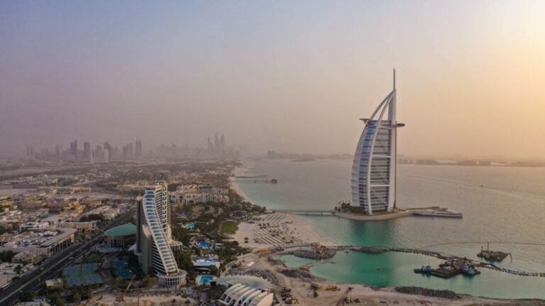 Innovation and Luxury: the Burj Al Arab, Dubai